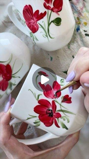 Cup Painting, Painted Coffee Cup, Painting Flowers Tutorial, Painted Coffee Mugs, Clay Cup, Clay Flower Pots, Flowers Tutorial, Cup Crafts, Painting Glassware