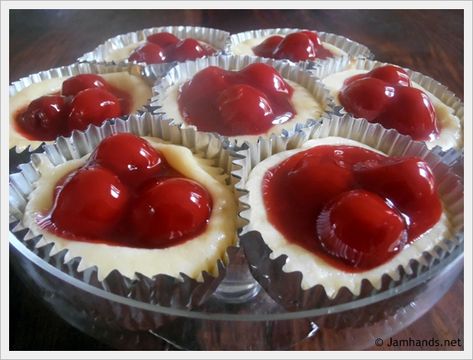 Cream Cheese Tarts, Cherry Pie Bites, Crumble Recipes, Cherry Cream Cheese, Mini Cheesecakes Easy, Vanilla Wafer Crust, Lemon Tart Recipe, Pie Bites, Canned Cherries