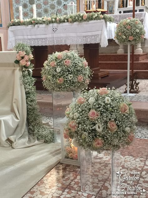 Inexpensive Wedding Flowers, Wedding Church Decor, Church Wedding Flowers, Church Wedding Decorations, Church Flower Arrangements, Creative Flower Arrangements, Flower Arrangements Simple, Church Flowers, Wedding Stage Decorations