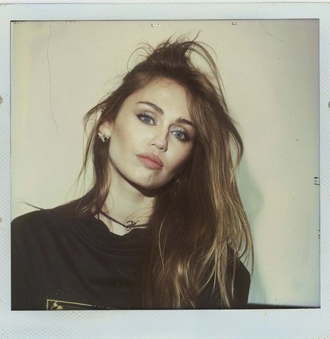 Old Miley Cyrus, Miley Cyrus Hair, Miley Cyrus Fan, Miley Cyrus Photoshoot, Miley Cyrus Style, Instagram Photoshoot, Hair 2024, Hannah Montana, Woman Crush