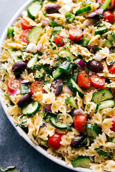 Greek pasta salad recipe is loaded with tomatoes, cucumbers, kalamata olives, red onion, green pepper, and plenty of feta cheese. This is the perfect weeknight dinner or dish to bring to a potluck! Recipe via chelseasmessyapron #withfeta #dressing #easy #recipe #healthy #cold #foracrowd #greek #pasta #salad Red Pepper Pasta Salad, Cold Greek Pasta Salad, Pasta Salads Healthy, Greek Pasta Salad Dressing, Greek Pasta Salad With Feta, Pasta Salad Dressing Recipe, Greek Chicken Pasta, Olives Kalamata, Greek Pasta Salad Recipe