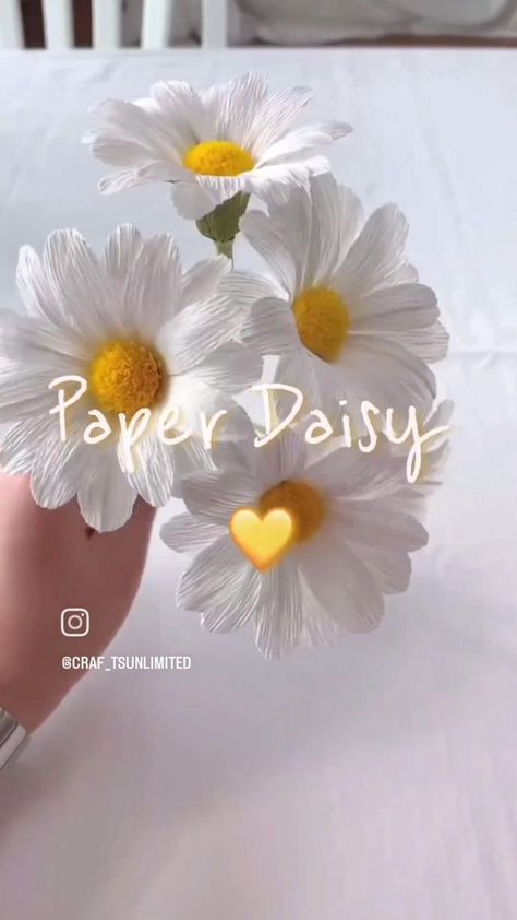 Paper Daisy Flower, Tissue Paper Flowers Diy, Paper Daisy, Book Crafts Diy, Instruções Origami, Dekor Diy, Pinterest Diy Crafts, Easy Paper Crafts Diy, Ancient Mythology