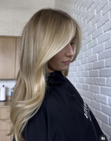 Beach Blonde Hair, Blonde Hair Goals, Blonde Layered Hair, Shadow Root, Dirty Blonde Hair, Dark Blonde Hair, Blowout Hair, Blonde Hair Inspiration, Blonde Hair Looks