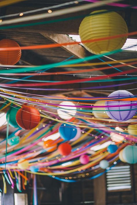 Festival Themed Party, Outdoor Summer Wedding, Bright Color Schemes, Summer Wedding Decorations, Colour Photography, Colorful Balloons, Summer Wedding Outdoor, Rainbow Wedding, Homemade Decor