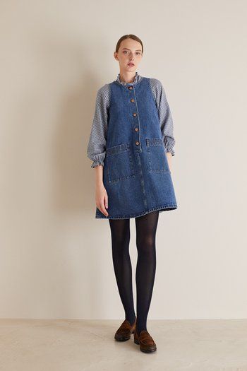 Chic Womens Outfits, Modern 1940s Fashion, Dresses In Winter Outfit, London In Spring Outfits, Casual Dress With Tights, Corduroy Midi Skirt Outfit, Hipster Dress Outfit, Denim Dress Styling, Amsterdam Aesthetic Outfit