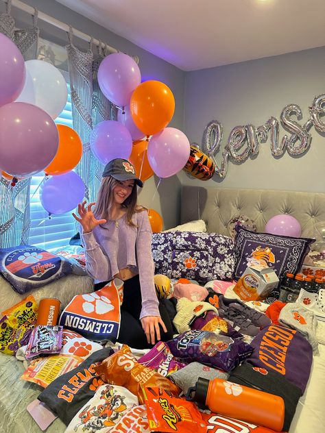 College Bed, Bed Party, College Bedding, Outfit Inso, Clemson University, Texas A&m, College Life, Senior Year, Bed Decor