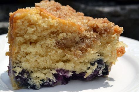 Blueberry Crumb Cake Recipe, Lemon Icing Recipe, Blueberry Crumb Cake, Crumb Cake Recipe, Blueberry Coffee, Blueberry Coffee Cake, Sour Cream Coffee Cake, Muffin Cake, Easy Blueberry