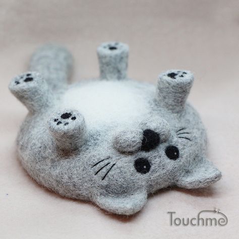 Felt Cat Toys, Tovad Ull, Felt Dragon, Needle Felted Cat, Needle Felting Diy, Wool Felt Projects, Wool Cat, Needle Felted Christmas, Felted Wool Crafts