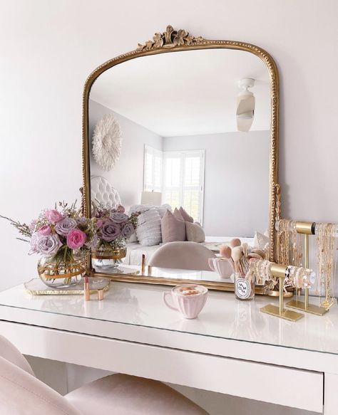 Artsy Cottage, Primrose Mirror, Makeup Vanity Ideas, Makeup Looks Natural Full Face, Girly Tingz, 2024 Bedroom, Future Aesthetic, Makeup Organization Vanity, Pink Office