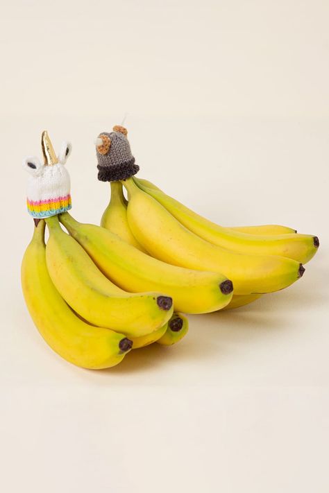 Prevent a bunch of bananas from ripening too quickly by slowing the absorption of ethylene gas with these cool new and quite stylish banana-saving knit hats. Keep Bananas Fresh, Best Secret Santa Gifts, Best White Elephant Gifts, White Elephant Gifts Exchange, Stocking Stuffers For Men, Uncommon Goods, Best Stocking Stuffers, Cheap Gifts, Gift Exchange