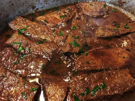 Mom’s Smothered Round Steak (Rice and Gravy) Beef Eye Round Steak, Bottom Round Steak Recipes, Smothered Round Steak, Beef Round Steak Recipes, Round Eye Steak Recipes, Beef Bottom Round Steak, Top Round Steak Recipes, Meat And Gravy, Tenderized Round Steak