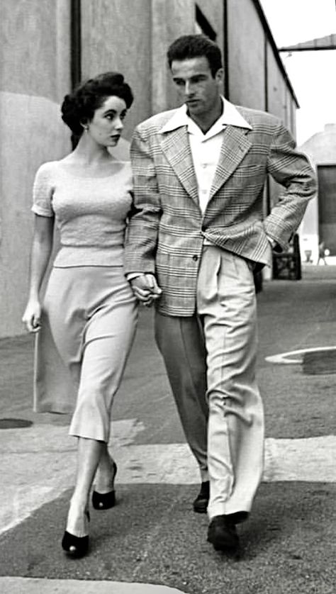 Vintage Hollywood Men, Old Hollywood Actors, Vintage Hollywood Stars, Montgomery Clift, Vintage Movie Stars, Natalie Wood, Vivien Leigh, Hollywood Couples, Romy Schneider