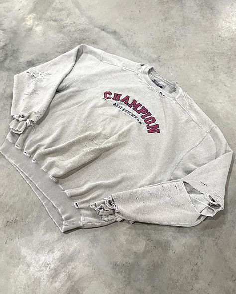 Vtg Champion Crewneck Hella distressed Size XL - Listed in my depop shop / link in bio 💋 - #thrift #depop #depopseller #vintagesweatshirt #vintage Skater Fits, Champion Crewneck, Streetwear Sweatshirt, Grunge Skater, Vintage Champion, Vintage Sweatshirt, Mens Sweatshirts, Vintage 90s, Link In Bio