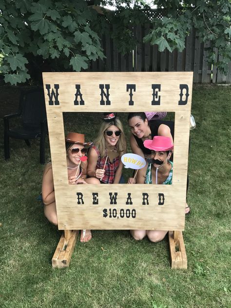 Birthday Party Selfie Station Ideas, Wanted Photo Booth Frame, Selfie Station Ideas, Party Photo Frame, Museum Ideas, Selfie Station, Rodeo Birthday Parties, Old West Photos, Photo Cutout