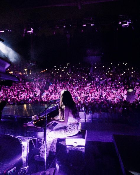 Pop Rock Princess, Olivia Rodrigo Sour Tour, Olivia Rodrigo Sour, Sour Tour, Olivia + Core + Aesthetic, Dream Music, Study Pictures, Concert Aesthetic, Dream Concert