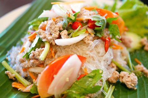 Yum Woon Sen, Thai Glass Noodle Salad, Glass Noodle Salad, Worst Cooks, Food Asian, Noodle Salad Recipes, Resep Salad, Korean Recipes, Glass Noodles