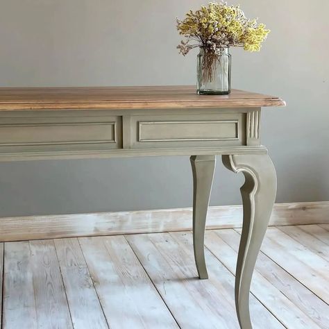 Check out this gorgeous desk by @fontains.atelier using Autentico Paint Products. Recreate this look by using the list below! Base is painted with Vintage Linen Chalk Paint Waxed with Light & Dark Brown Furniture Wax - - #autentico #autenticopaint #autenticopaintusa #chalkpaint #diy #painting #furniture #furnituremakeover Chalk Paint Desk, Refurbished Desk, Dark Brown Furniture, Chalk Paint Wax, Brown Desk, Painted Desk, Furniture Wax, Brown Furniture, Painting Furniture