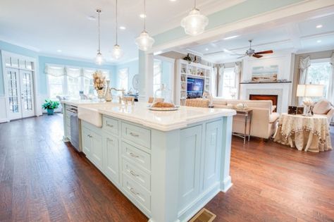 Nantucket Style Kitchen, Costal Kitchens, Coastal Living Kitchen, Future Kitchen Design, White Coastal Kitchen, Coastal Entryway, Alexander Home, Hamptons Decor, Show Homes