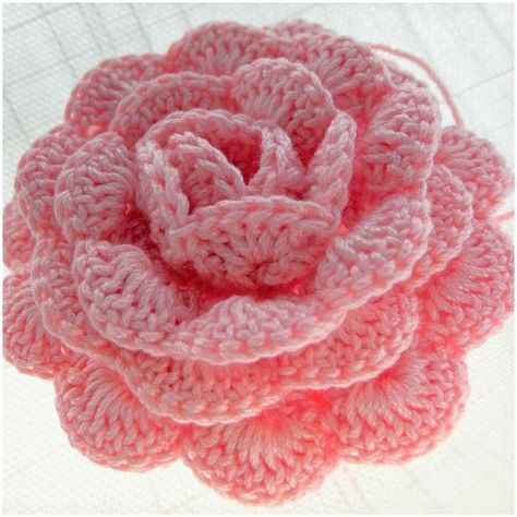 Crochet Rose Written Pattern and Video Tutorial 3D | Your Crochet Free Crochet Rose Pattern, Roses Au Crochet, Crochet Puff Flower, Crochet Rose Pattern, Beau Crochet, Crocheted Flower, Crochet Flowers Free Pattern, Crochet Simple, Kehlani