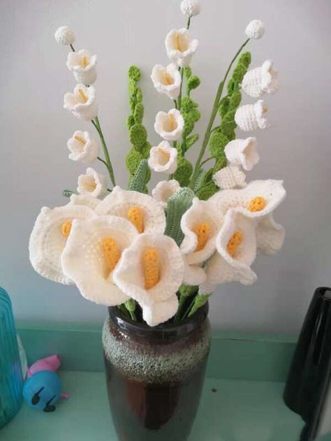 Lotus Bouquet, Calla Lily Flowers, Calla Lily Bouquet, Flowers Home Decor, Teachers Diy, Lily Bouquet, Crochet Bouquet, Crocheted Flowers, Lily Flowers