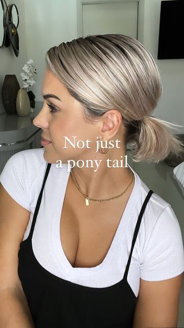 Medium Hair Ponytail, Bob Updo Hairstyles, Short Straight Bob Hairstyles, Hairstyles Instagram, Fun Ponytails, Chic Ponytail, Short Hair Ponytail, Short Ponytail, Short Hair Up