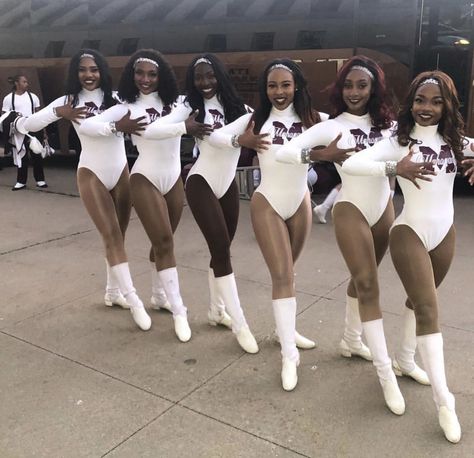 Spelman College ♥️✨✨✨ Mahogany N Motion Dancers Hbcu Dance Uniforms, Hbcu Majorettes, Majorette Photoshoot, Kayla Pittman, Hbcu Life, Majorette Dance, Dance Team Uniforms, Majorette Outfits, Majorette Costumes