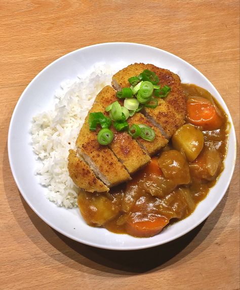 tonkatsu curry Tonkatsu Aesthetic, Tonkatsu Curry, Food Wallpaper, Food O, Homemade Food, Curry Recipes, Summer Recipes, Food Dishes, Cooking And Baking