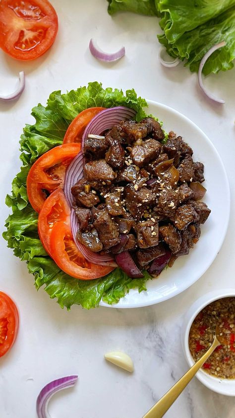 Cambodian Beef Lok Lak, Loc Lac Beef Cambodian, Beef Loc Lac, Bo Luc Lac Recipe, Beef Lok Lak, Bo Luc Lac, Pepper Beef, Cambodian Food, Khmer Food