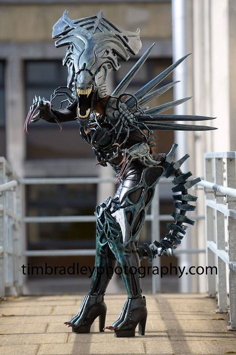 Alien Queen  Cosplayer: Giulietta Zawadzki Photographer: @Tim Bradley Photography Female Xenomorph, Xenomorph Costume, Xenomorph Queen, Cinderella Blue Dress, Alien Cosplay, Alien Clothes, Alien Costume, Alien Queen, Queen Costume