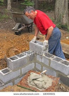 Cinder block corner. Going to combine this idea with the cinder block planter pin. Block House Plans, Cinder Block Planter, Cinder Block House, Concrete Block House, How To Lay Concrete, Building A Brick Wall, Concrete Block Walls, Block House, Outdoor Cabana