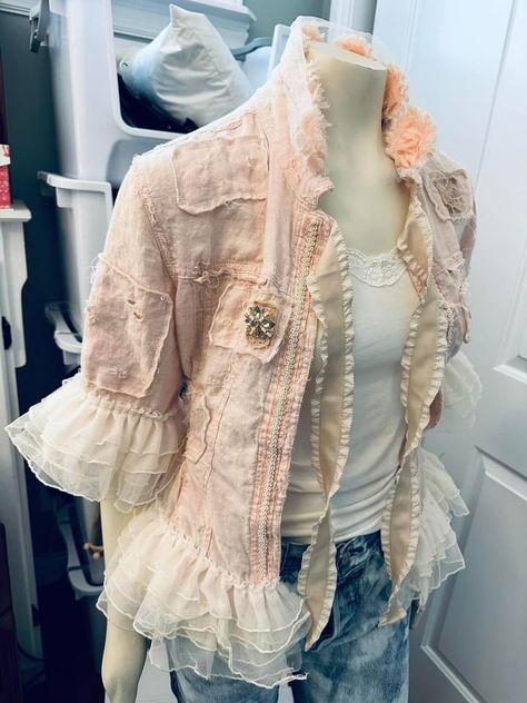 Redesigning Clothes, Ways To Upcycle Clothes, Boho Denim Jacket, Lace Jacket Outfit, Recycled Fashion Upcycling, Refashion Clothes Upcycling, Upcycle Fashion Diy, Ropa Upcycling, Embellished Denim Jacket