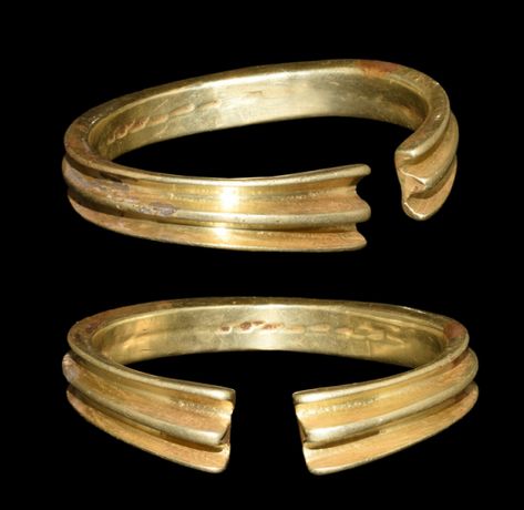 Ancient to Medieval (And Slightly Later) History Byzantine Gold, Roman Jewelry, Ancient Jewellery, Snake Ring Silver, Bronze Jewelry, Ancient Jewelry, Pretty Bracelets, Bronze Age, Gold Bracelet Chain