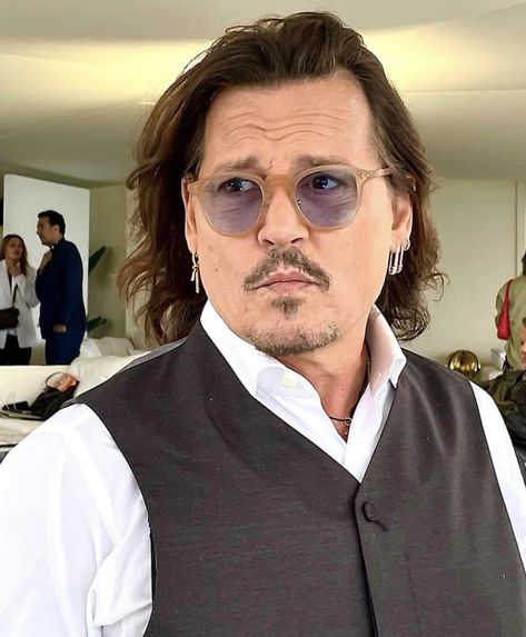 Johnny Depp Recent Photos, Keanu Reeves Sister, Johnny Depp Girlfriend, Johnny Depp Music, Brad Pitt Hair, James Metallica, Johnny Depp Funny, Chris Brown Outfits, Johnny Depp Wallpaper