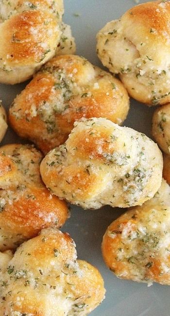 Quick & Easy Garlic Parmesan Knots Parmesan Knots, Garlic Parmesan Knots, Best Bread Recipe, Monkey Bread, Garlic Parmesan, Bread Recipes Homemade, Dinner Rolls, Biscuit Recipe, Bread Dough