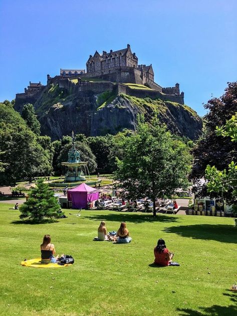 Edinburgh University Accommodation, Living In Edinburgh Aesthetic, Edinburgh In Summer, Living In Edinburgh, Edinburgh Scotland Summer, Edinburgh Life Aesthetic, Edinburgh Castle Aesthetic, Summer In Edinburgh, Scotland Summer Aesthetic