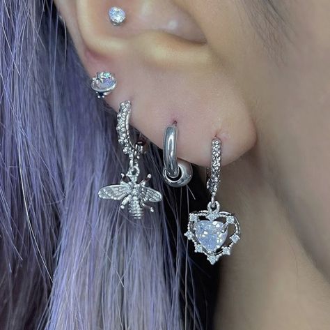 Cartiledge Piercings, Jewelry Earings, Cool Ear Piercings, Pretty Ear Piercings, Cool Piercings, Cute Ear Piercings, Dope Jewelry, Funky Jewelry, Ear Rings