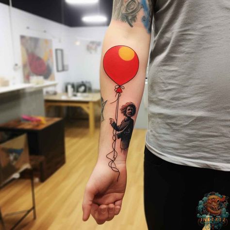 Haunted Images, It Tattoo, Horror Literature, Embrace The Darkness, Pennywise The Dancing Clown, Bright Red Hair, Spooky Tattoos, Friendship Symbols, Paper Boat