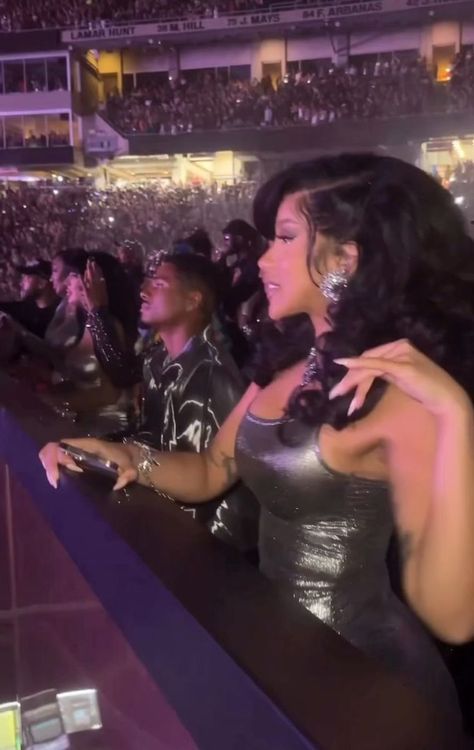 3.7K views · 498 reactions | Cardidifferent on Reels | cardidifferentt · Original audio Cardi B Dancing, Beyonce World Tour, Beyonce Images, Cardi B Video, Bollywood Pictures, Funny Black People, Beyonce Queen, Afro Punk, Female Rappers