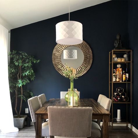 Navy & gold dining room Navy Gold Dining Room, Navy Dining Room Ideas, Blue Dining Room Decor, Dining Room Navy, Blue Dining Room, Royal Blue Wallpaper, Gold Dining Room, Dining Room Renovation, Blue Living Room Decor