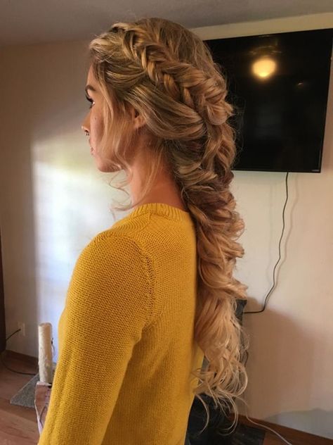 Long Braid For Wedding Hair, Braid Hair Down Wedding, Khaleesi Wedding Hair, Big Loose Braid Wedding Hair, Romantic Bridesmaid Hair Down, Hawaii Bridesmaid Hair, Prom Hairstyles With Braids And Curls, Bride Braided Hair, Giant Braid Wedding Hair