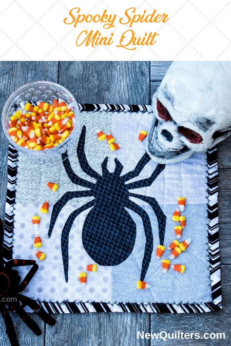 Spider Quilt Block, Spider Wall, Halloween Quilt Patterns, Fall Quilt, Halloween Quilt, Halloween Sewing, Fall Sewing, Halloween Cross Stitch Patterns, Quick Quilt