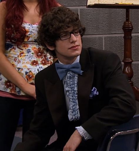 Robby From Victorious, Robbie Shapiro Victorious, Nerdy Cute Guys, Robby Victorious, Robbie Shapiro Aesthetic, 2000s Movie Characters, Robbie Shapiro Icons, Hear Me Out Actors, Hear Me Out Characters Male Funny