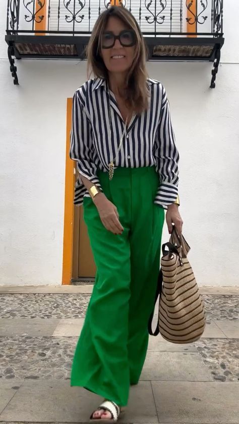 Summer Work Wardrobe, Leather Skirt Outfit, Business Outfits Women, Mode Casual, Elegant Blouses, Fashion Attire, Spring Street Style, Casual Chic Outfit, Fashion Mistakes