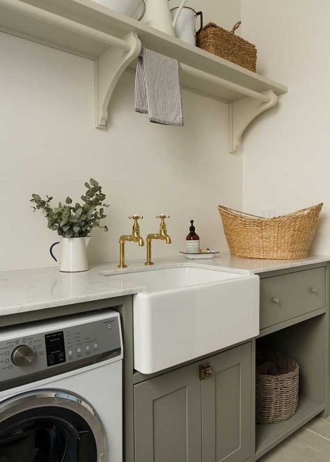 Shaker Laundry, Glebe House, Cottage Laundry Room, Country Laundry Rooms, Dream Laundry Room, Farmhouse Laundry, Laundry Design, Farmhouse Laundry Room, Butler Sink