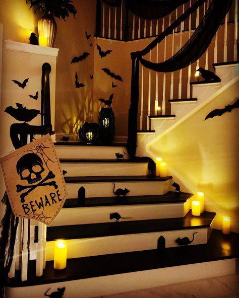 20 Super Creative And Spooky Halloween Staircase Decor Ideas Halloween Stairwell Decor, Halloween Staircase Decor, Halloween Stairs, Fall Staircase, Halloween Staircase, Fall Entry Table Decor, Halloween House Party Decorations, Boo Decorations, Porta Halloween