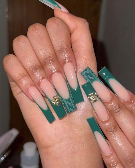 Quinceanera Nails, Green Acrylic Nails, Dark Green Nails, Long Acrylic Nail Designs, Green Nail Designs, Nude Nail Designs, Blush Nails, Long Square Acrylic Nails, Acrylic Nails Coffin Short