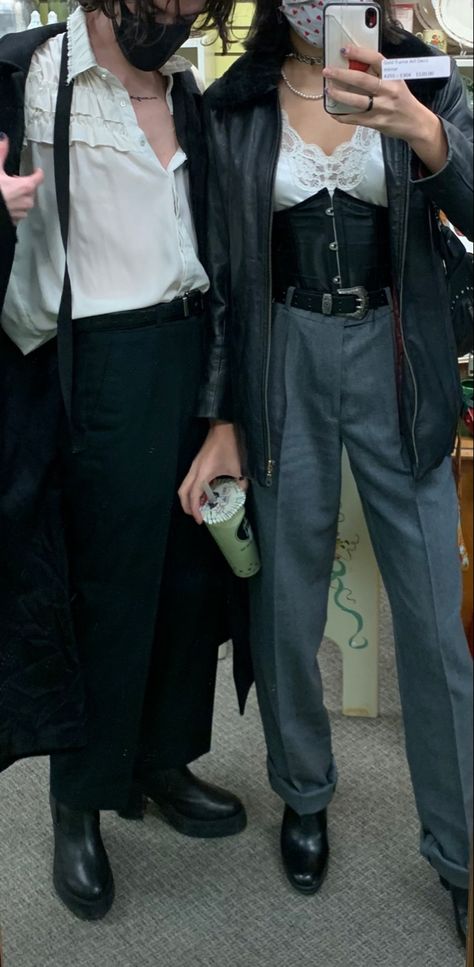 indie alt goth dark acedemia outfit inspo vampire couple Vampire Matching Costume, Matching Couple Outfits Alternative, Vampire Modern Outfit, Matching Alt Outfits, Couples Matching Aesthetic, Vampire Clothes Drawing, Halloween Vampire Aesthetic, Modern Vampire Aesthetic Outfit, Modern Goth Aesthetic