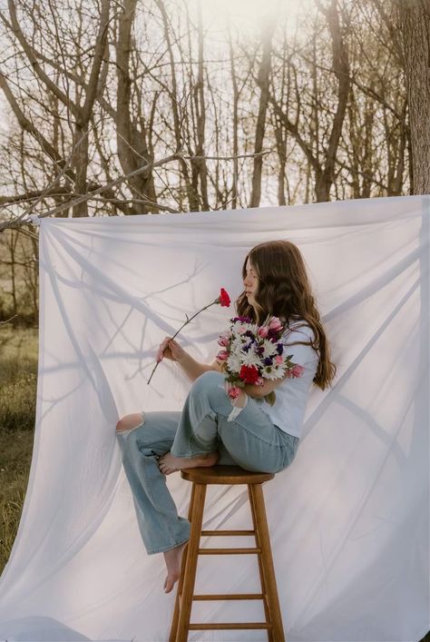 Outdoor White Sheet Photoshoot, Backdrop Photoshoot Ideas, Sheet Photoshoot, Paint Photoshoot, April Baby, Poses Sitting, Fall Beach, Flower Photoshoot, Beach Sessions