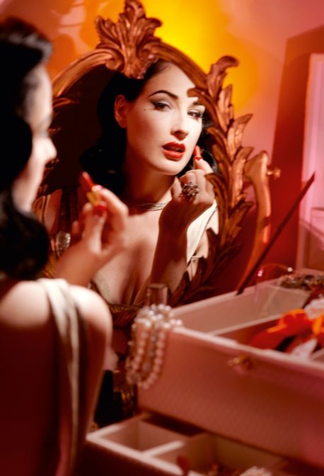 Dita Von Teese  The mistress of eccentric glamour Dita Von Teese shares her tips on perfect look - lips, eye brows, beauty spot and cats-eyes, for New Year's Eve Dita Von Teese Makeup, Dita Von Teese Burlesque, Crazy Horse Paris, Dita Von Tease, Beauty Rules, Metallic Design, Glamour Shots, Dita Von, Dita Von Teese