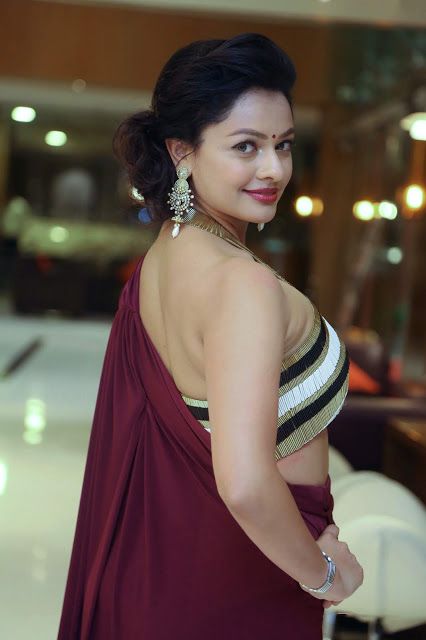 Beauty Galore HD : Pooja Kumar Beautiful Body In Hot Designer Outfit ... Pooja Kumar, Beauty Pics, Designer Outfit, Saree Photoshoot, Beautiful Body, Long Hair Girl, Indian Actress Hot Pics, Indian Beauty Saree, India Beauty